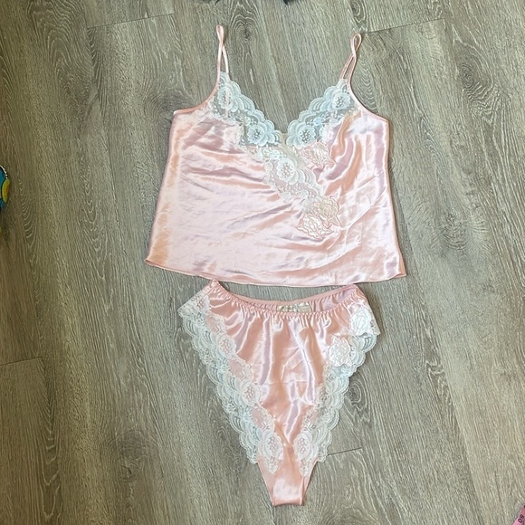 Victoria's Secret Other - Vintage gold label Victoria Secret light pink lace Camisole size medium